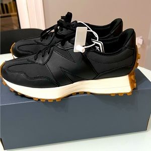 New Balance Woman’s 327 Black Phantom Black Gum size 8